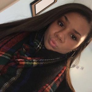 Meet your Posher, Olivia